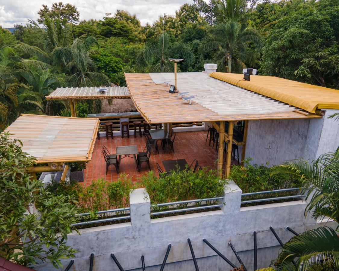 Baanpong Lodge San Kamphaeng Exterior photo