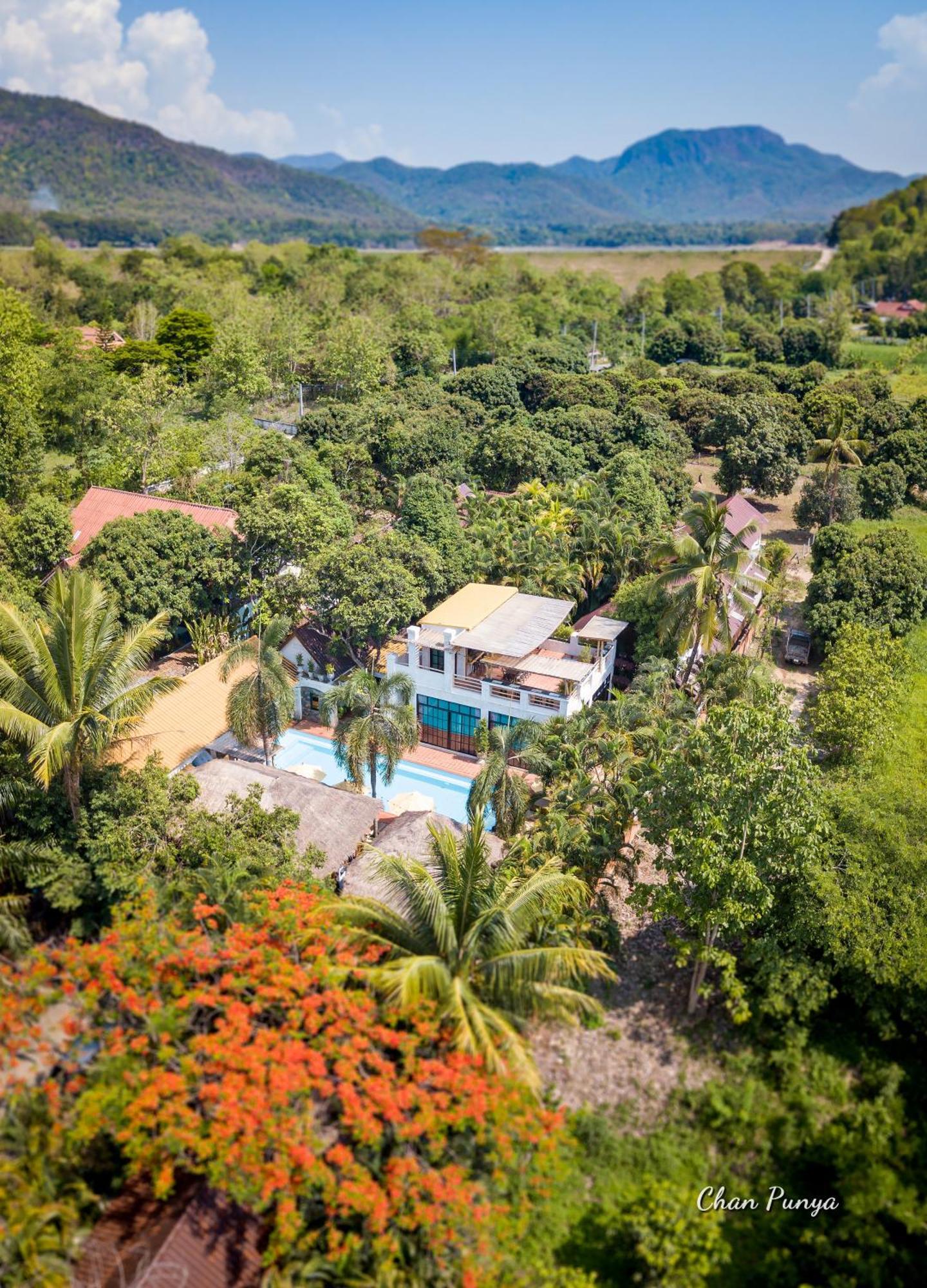 Baanpong Lodge San Kamphaeng Exterior photo