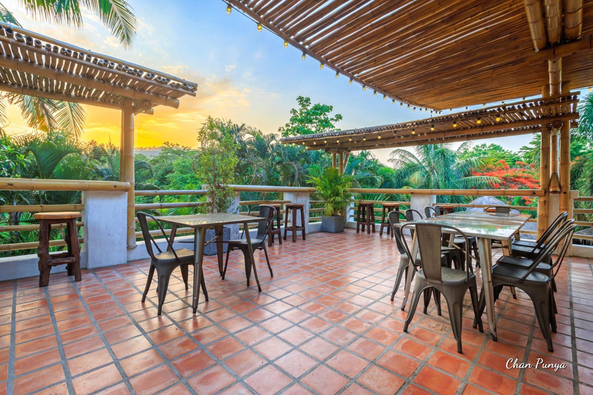 Baanpong Lodge San Kamphaeng Exterior photo