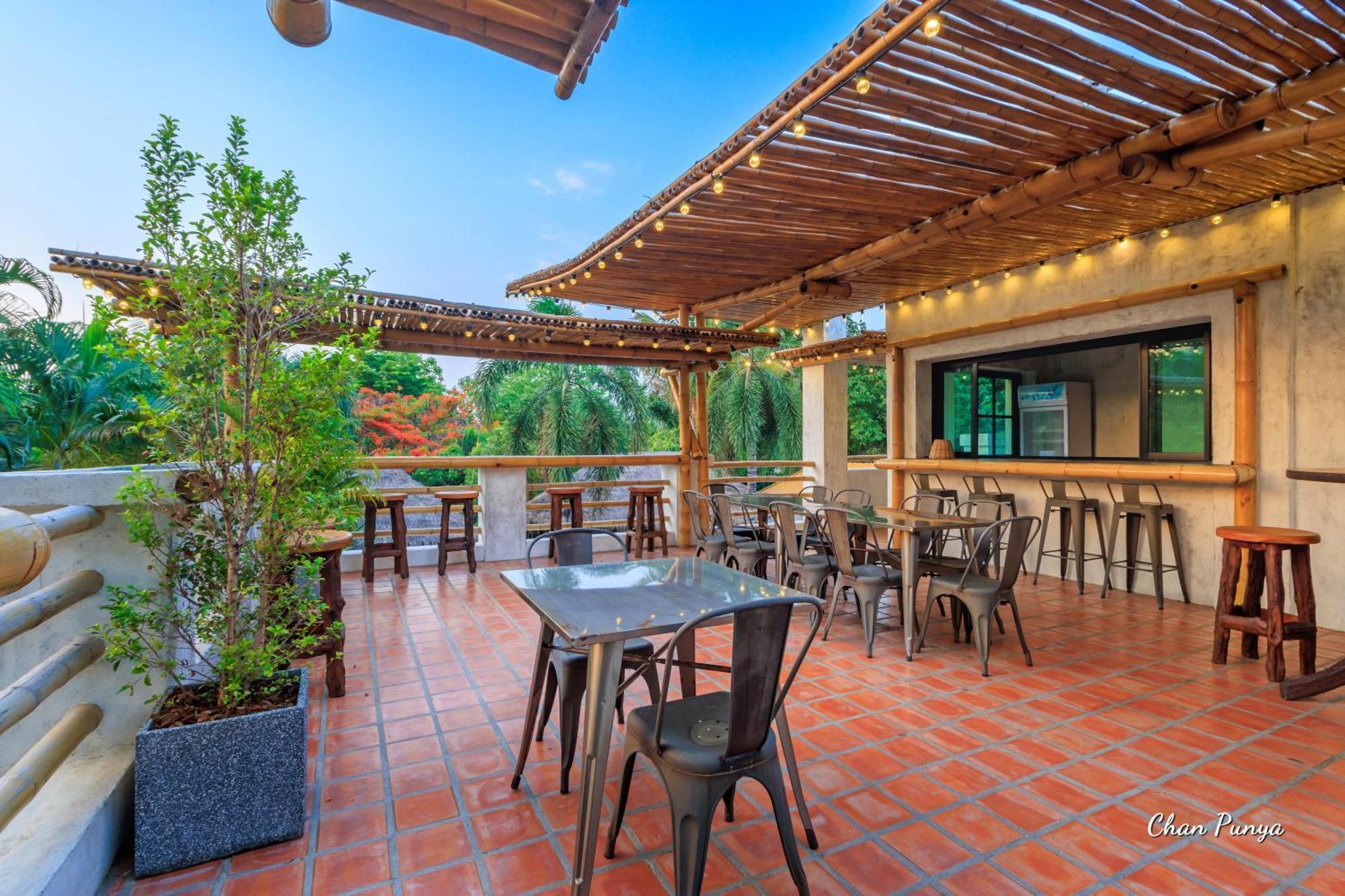 Baanpong Lodge San Kamphaeng Exterior photo