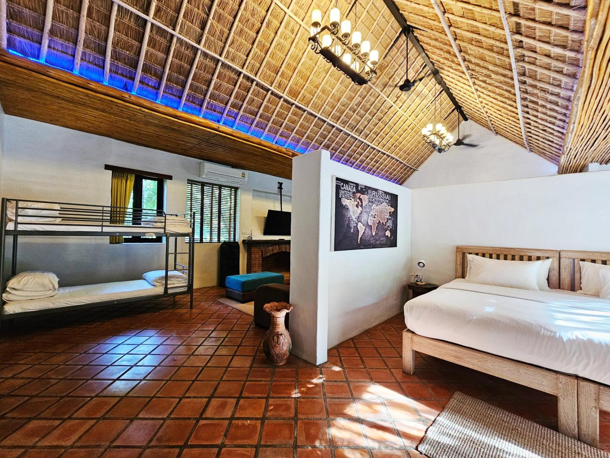 Baanpong Lodge San Kamphaeng Exterior photo